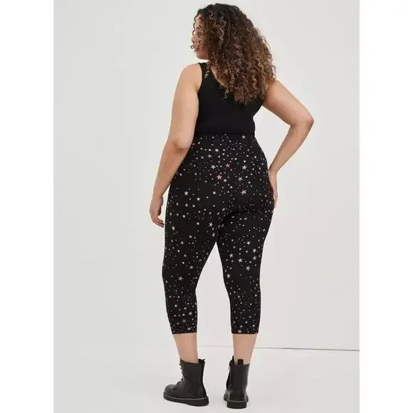 Torrid Capri Premium Legging Black Star Clusters Wide Waist Size 2X - Picture 2 of 6